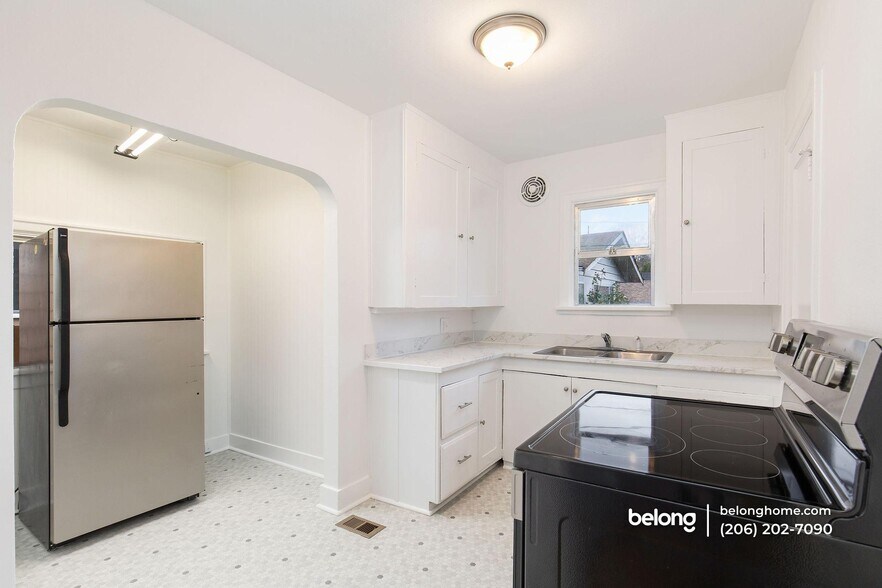 Building Photo - 9227 Evanston Ave N