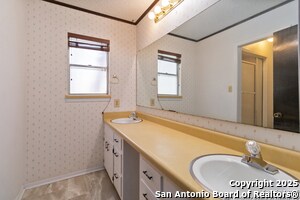 Building Photo - 2676 Woodcrest Dr