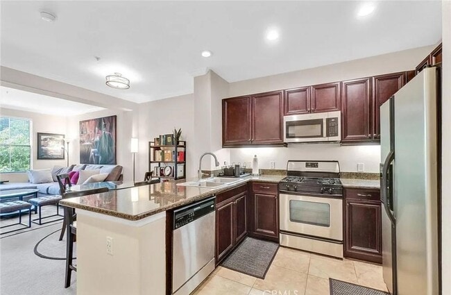 Building Photo - MOVE-IN-SPECIA-VERY-QUIET-AREA-SPACIOUS-UNIT-WITH-WASHER/DRYER