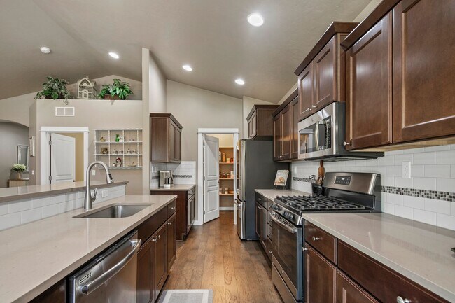 Building Photo - 3 - Bedroom Meridian home on corner lot!!