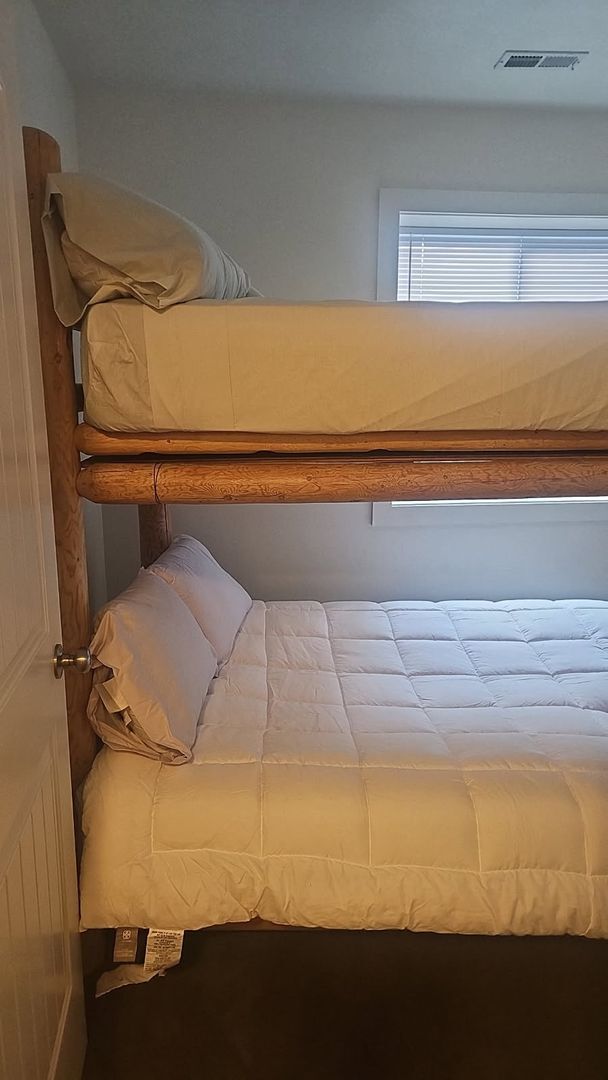 Building Photo - Cabin for Rent