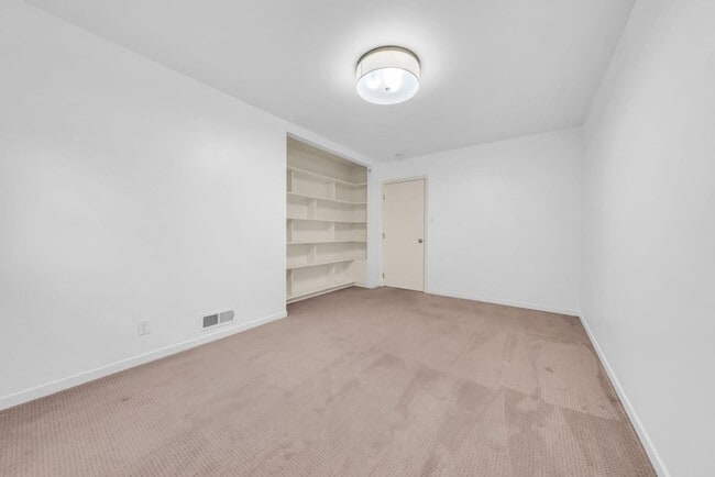 Building Photo - 280 Angelita Ave