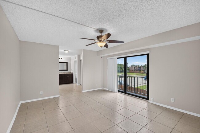 Building Photo - 744 Springdale Cir