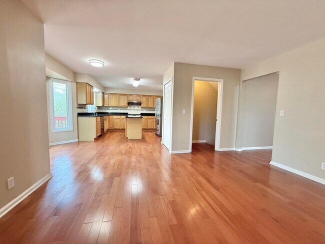 Building Photo - 2636 Shefman Terrace