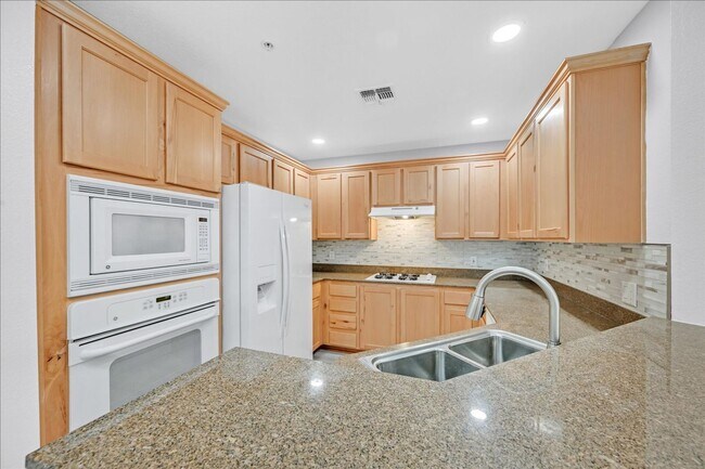Building Photo - Top level 2 bedroom condo located in guard...