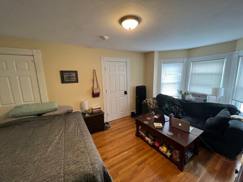 Building Photo - 15 Blake St