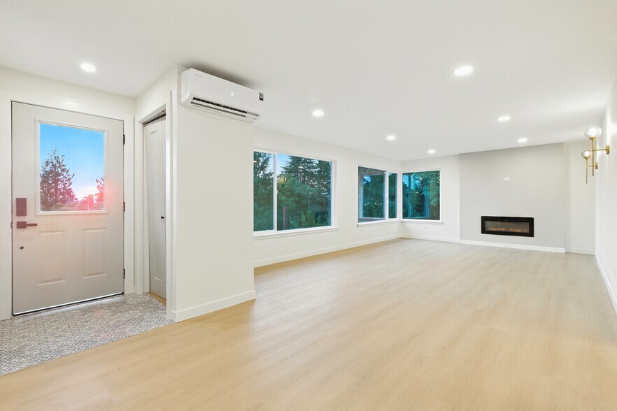 Living room - 5150 S Creston St