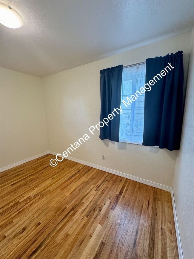 Building Photo - 3 Bed 1 Bath located on the flats