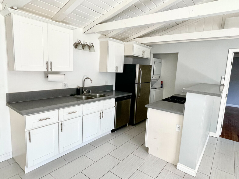 Kitchen - 4559 W 159th St