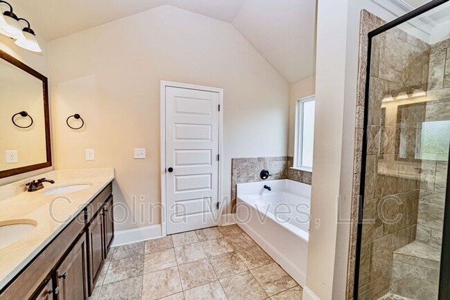 Building Photo - 200 Sunnybrook Ln