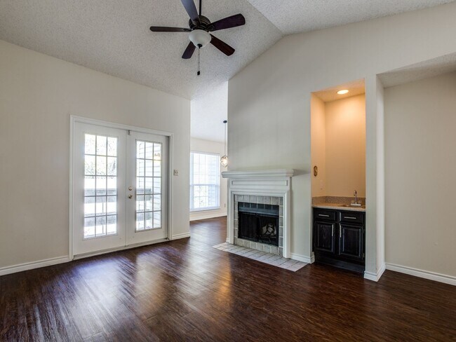 Building Photo - 8550 Fair Oaks Crossing