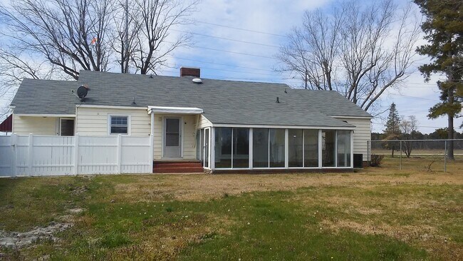 Building Photo - COMING SOON- 3 bedroom single family