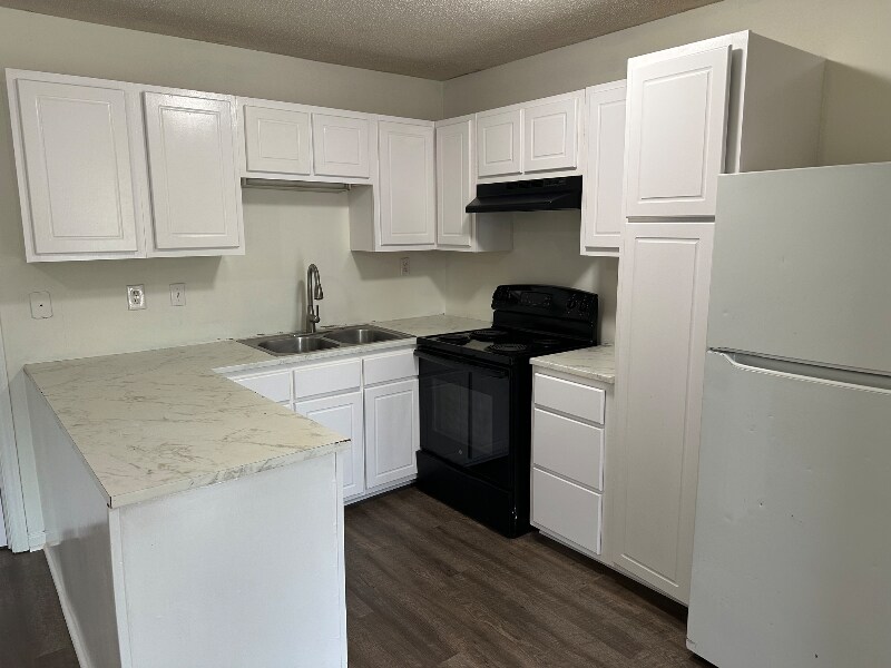 Building Photo - 1954 Lakeview Rd