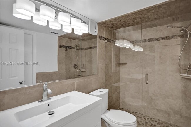 Building Photo - 1160 Hillsboro Mile