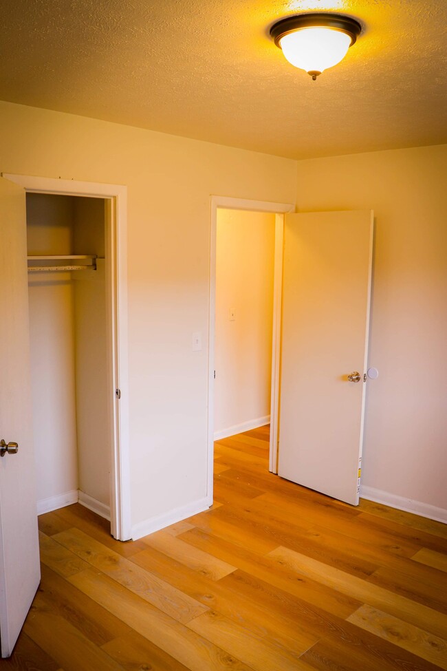 Building Photo - 2 BED 1 BATH 690 SQFT APT UNIT