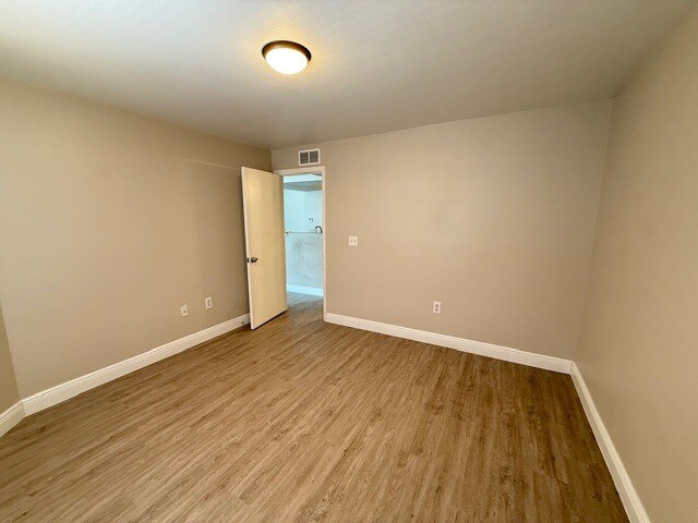 Building Photo - 3038 Parkway Blvd