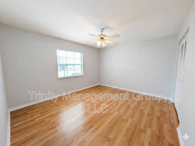 Building Photo - 40226 Trotter Ln