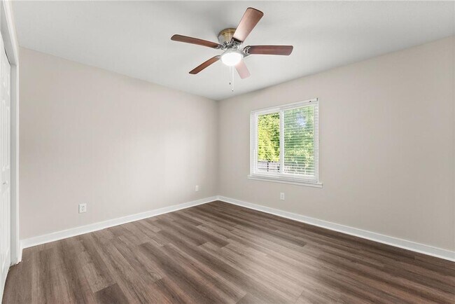 Building Photo - 2050 Shaffer Rd