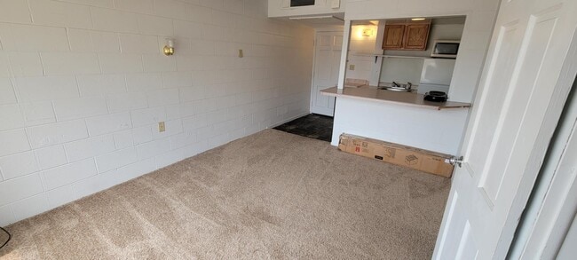 Building Photo - 112 E Cherry St