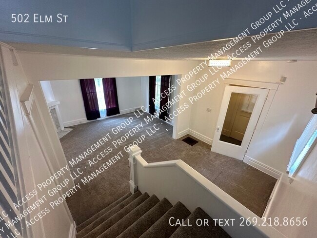 Building Photo - 502 Elm St