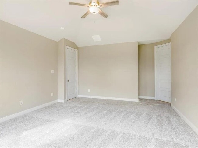 Building Photo - 7010 Lauren Oak Dr