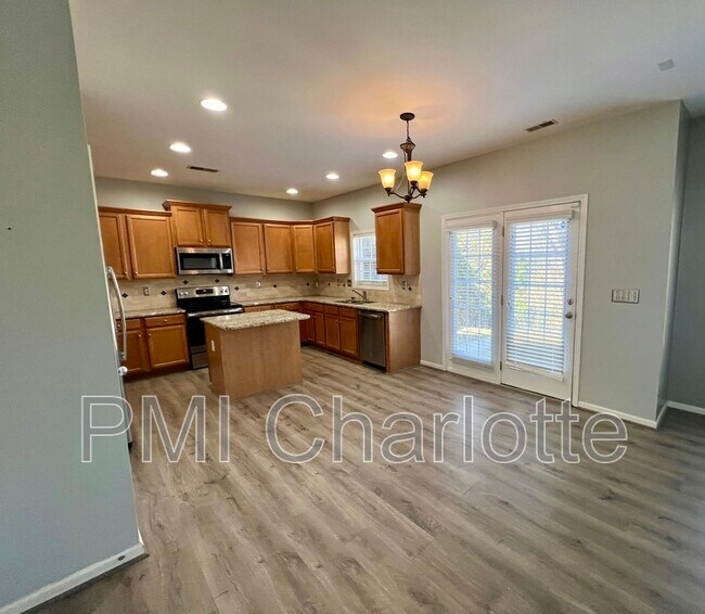 Building Photo - 1316 Emory Ln NW