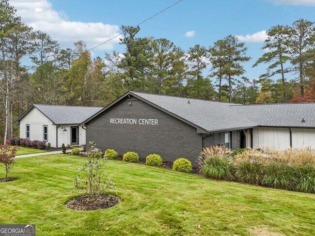 Building Photo - 7379 N Mitchell Ct