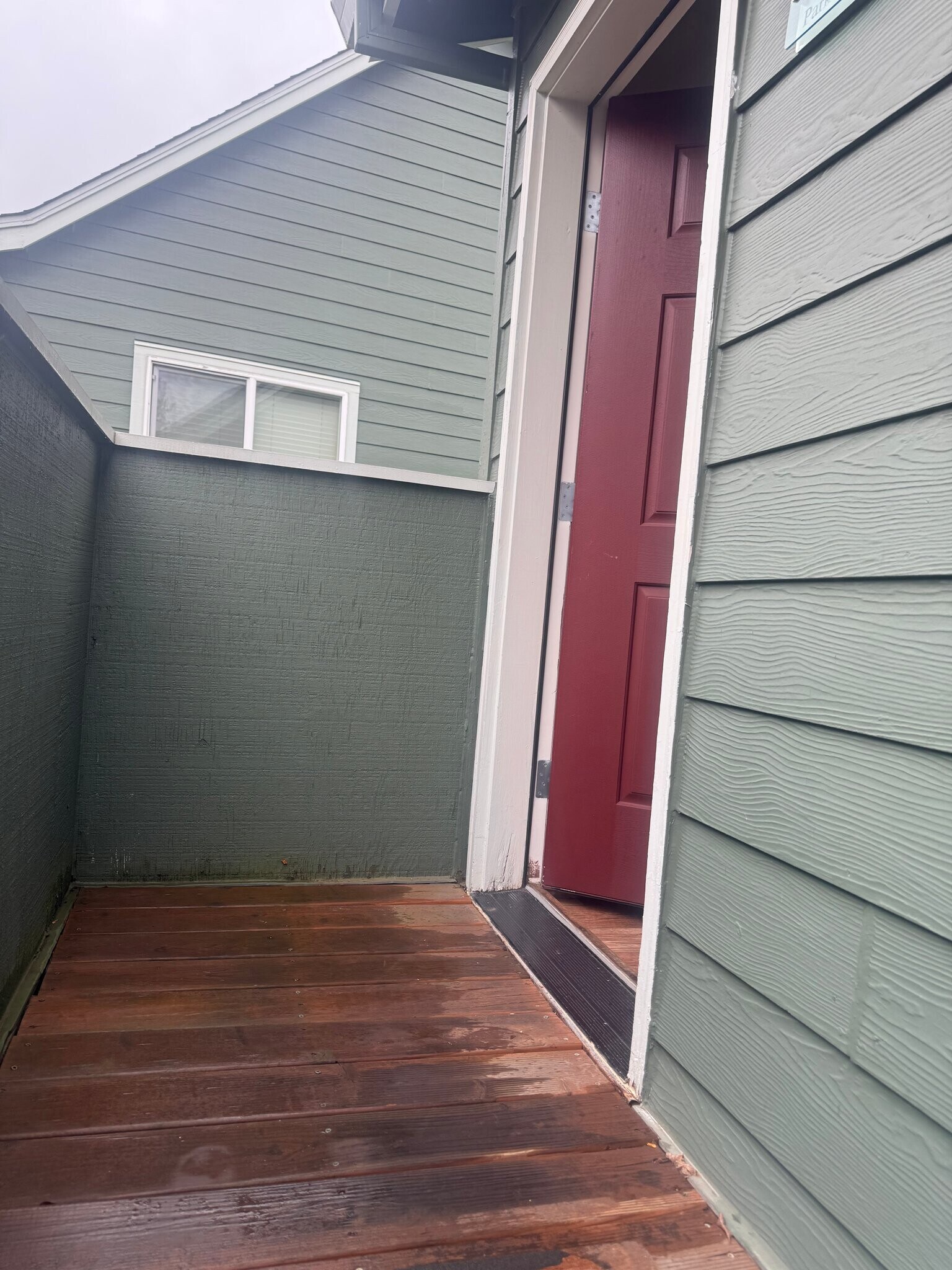 Building Photo - 1 NE Fairview Ave