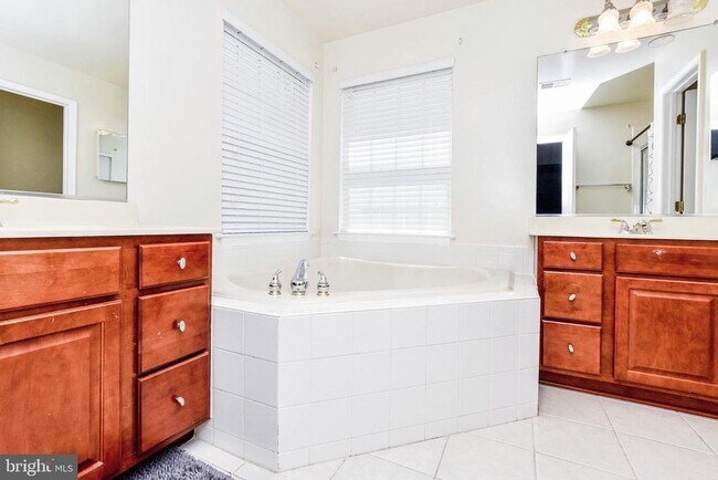 Building Photo - 13003 Belle Meade Trace