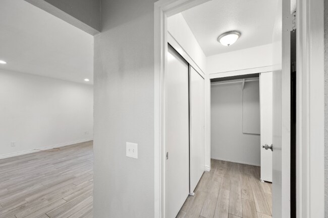 Building Photo - 7932 Mission Center Ct