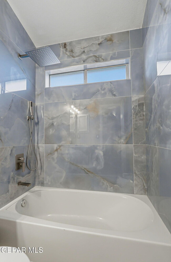 Building Photo - 12325 Tierra Bella Dr
