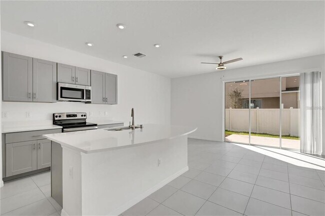 Building Photo - 6313 Willowside St