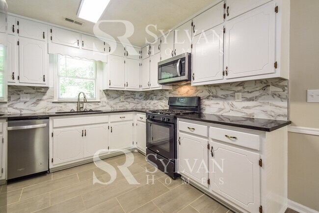 Building Photo - Cozy 3BR Home for You