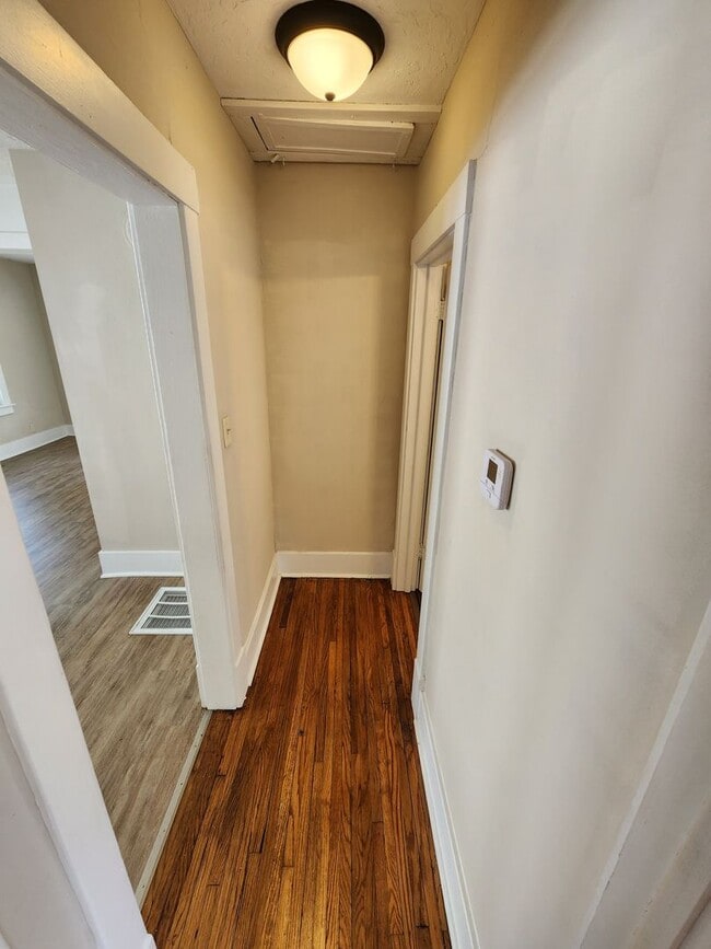 Building Photo - !! Spacious 2-Bedroom, 1-Bathroom Home AVA...