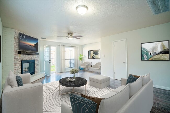Building Photo - 512 Birdsong Dr