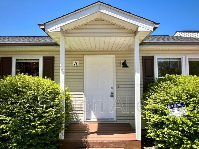 Building Photo - 1754 Meadowbrook Terrace