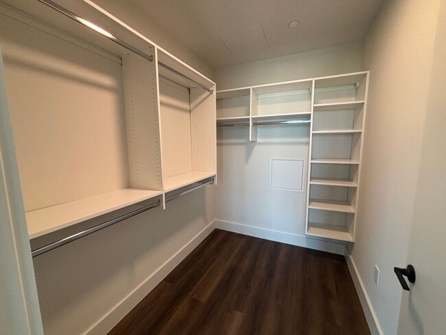 Building Photo - Upscale 1BR Apt in Burlington - 5th Floor ...