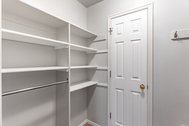 Building Photo - 5761 S Waterbury Cir