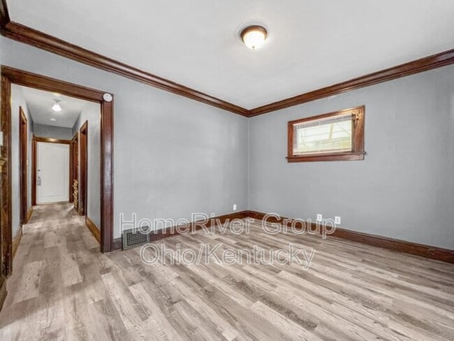 Building Photo - 3046 E 130th St