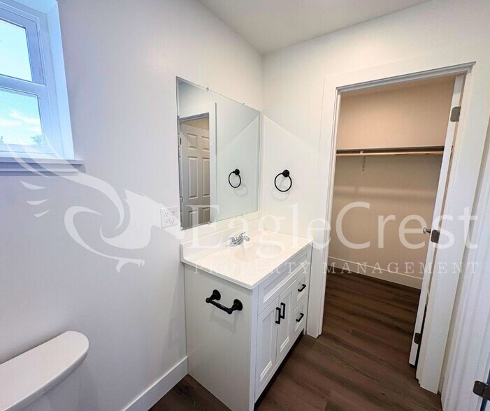 Building Photo - 420ANKENY
