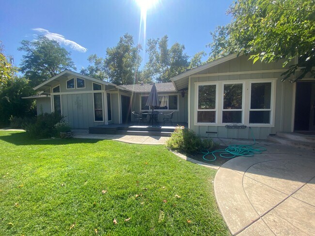 Building Photo - Pleasanton Heights 3BD, 2BA, Single Story, Great Location near downtown, Top Schools