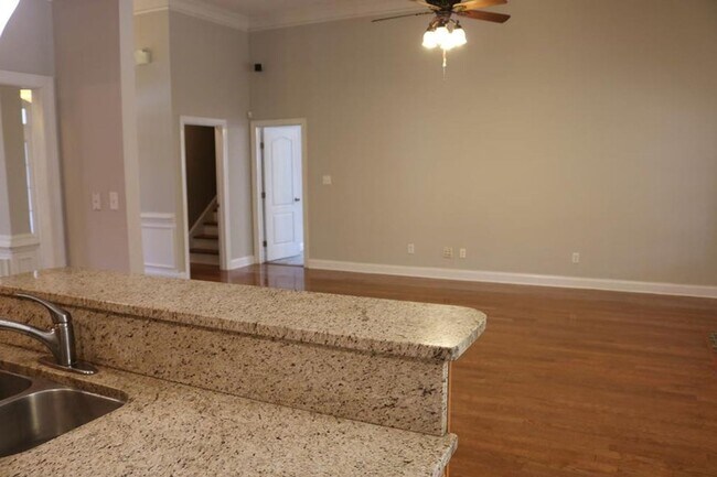 Building Photo - Evans Home * Millshaven Subdivision * Main Floor Primary