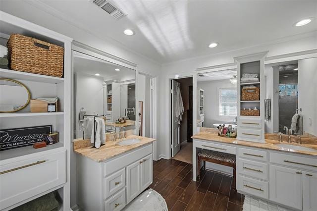 Building Photo - 2100 Daisy Ln