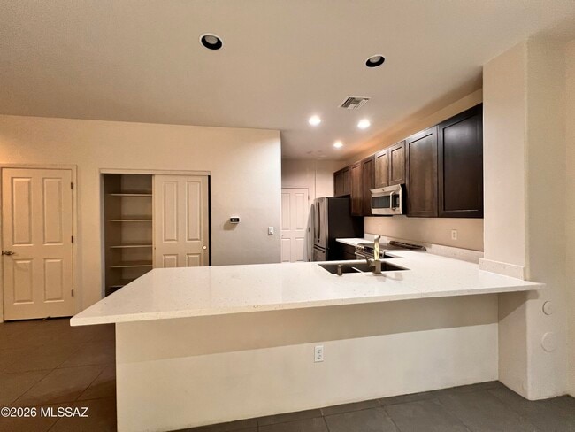 Building Photo - 391 E Calderwood Rd