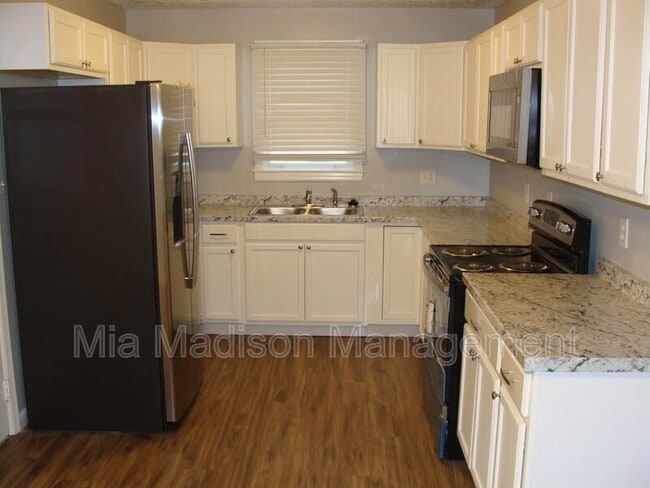 Building Photo - 11 Catherine Cir