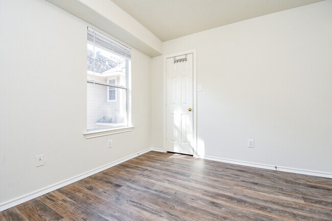 Building Photo - 87 Blue Creek Pl