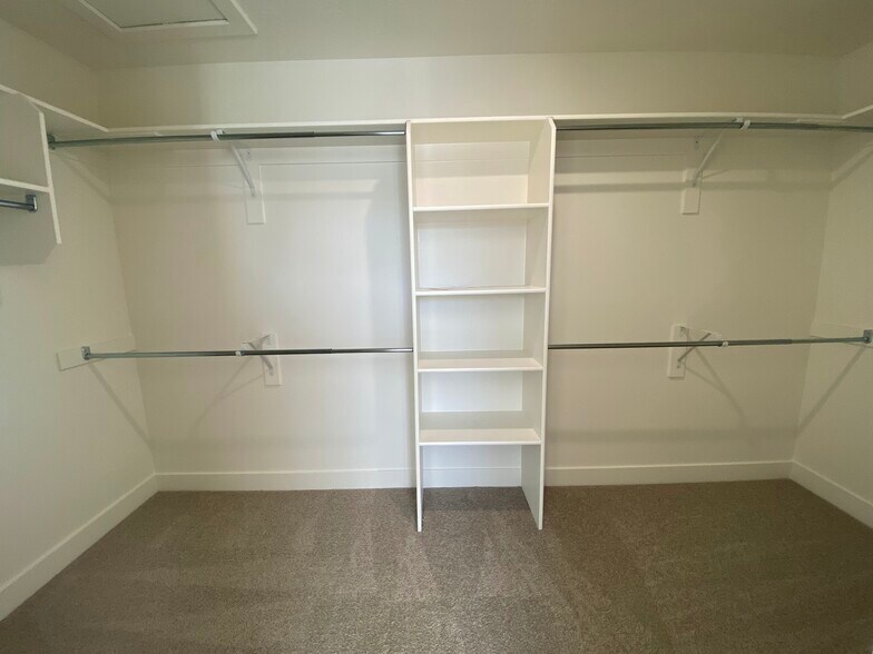 MASTER WALK-IN - 4572 E Fall Harvest Rd