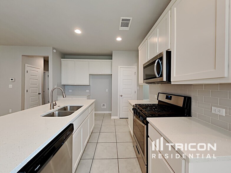 Building Photo - 301 Spanish Foal Trail