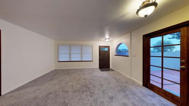 Building Photo - 3 Bedroom Home on Coroner Lot, Near Corona...