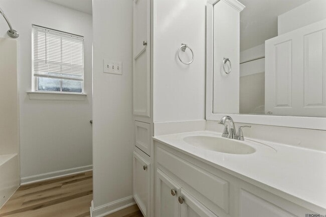 Building Photo - 18516 Lakefield Ave